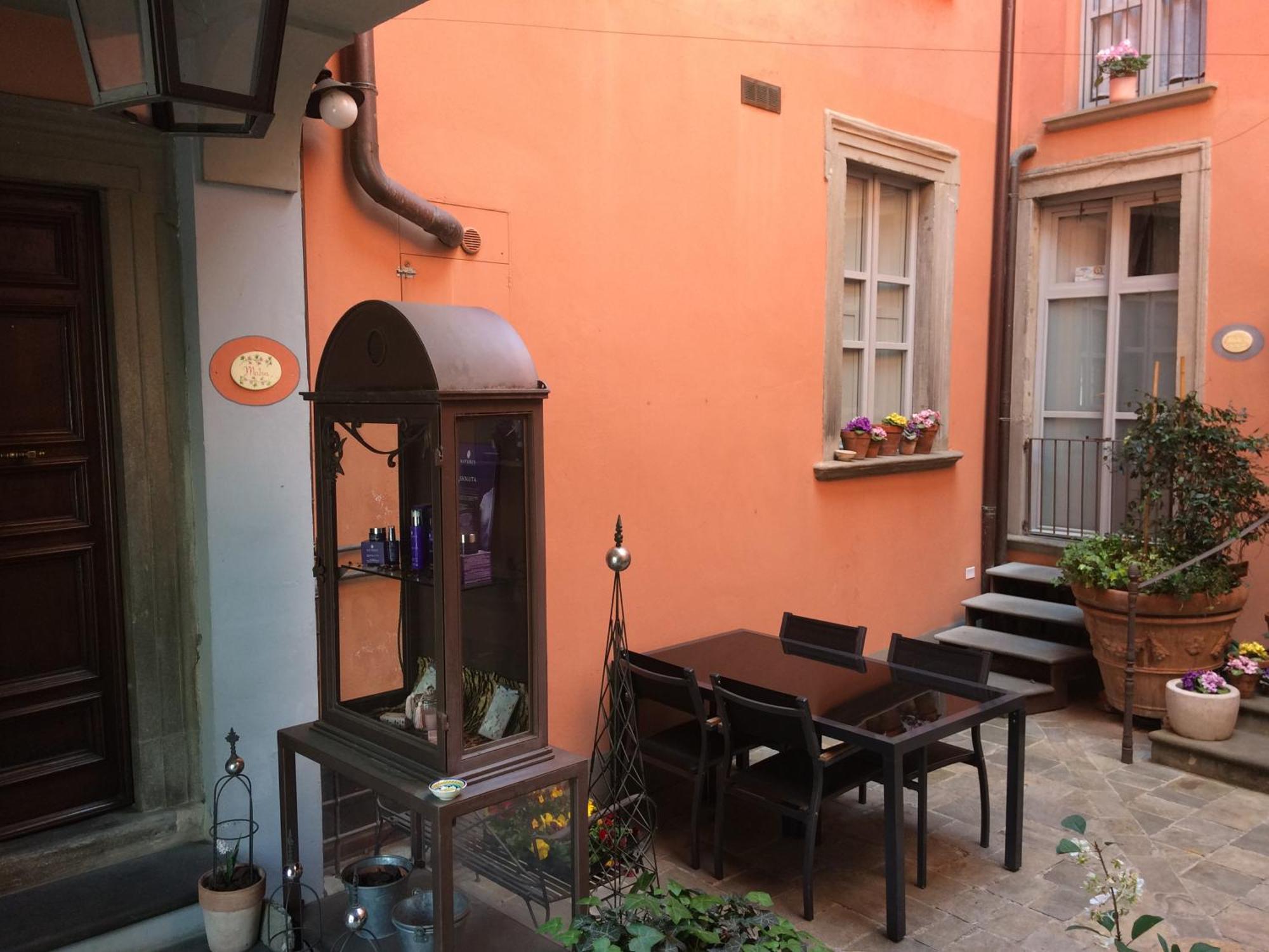 كاغلي Bed & Breakfast Del Teatro المظهر الخارجي الصورة
